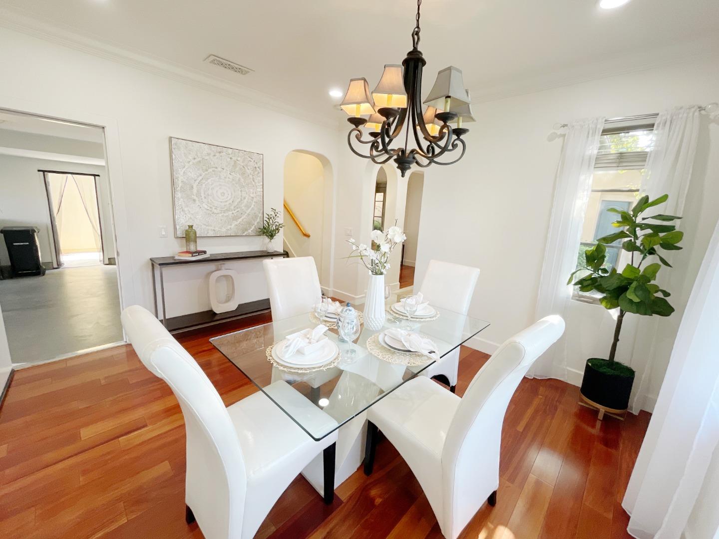 Detail Gallery Image 5 of 31 For 1325 Dahlia Loop, San Jose,  CA 95126 - 3 Beds | 2/1 Baths