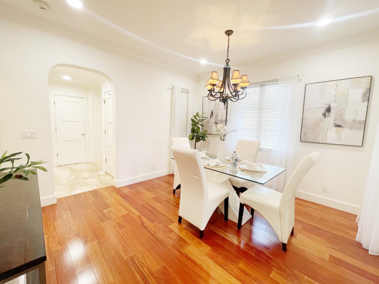 Detail Gallery Image 6 of 31 For 1325 Dahlia Loop, San Jose,  CA 95126 - 3 Beds | 2/1 Baths