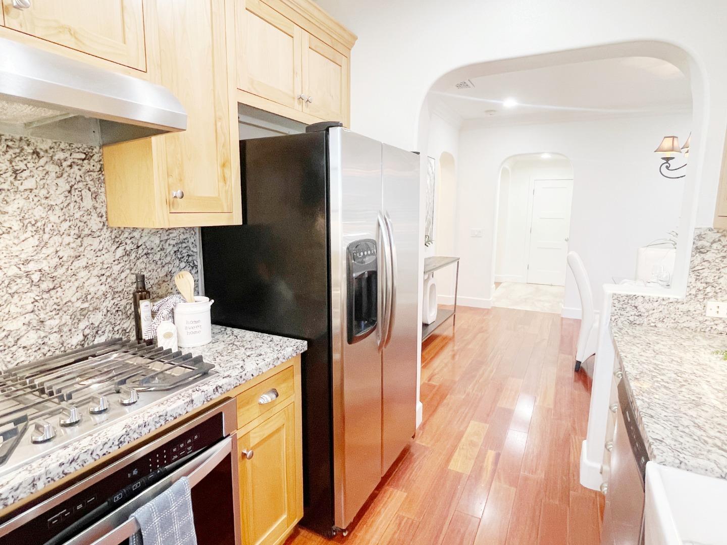 Detail Gallery Image 9 of 31 For 1325 Dahlia Loop, San Jose,  CA 95126 - 3 Beds | 2/1 Baths