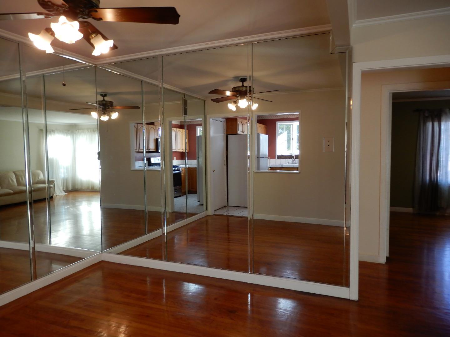 Detail Gallery Image 3 of 21 For 2060 Pulgas Ave, East Palo Alto,  CA 94303 - 4 Beds | 2 Baths