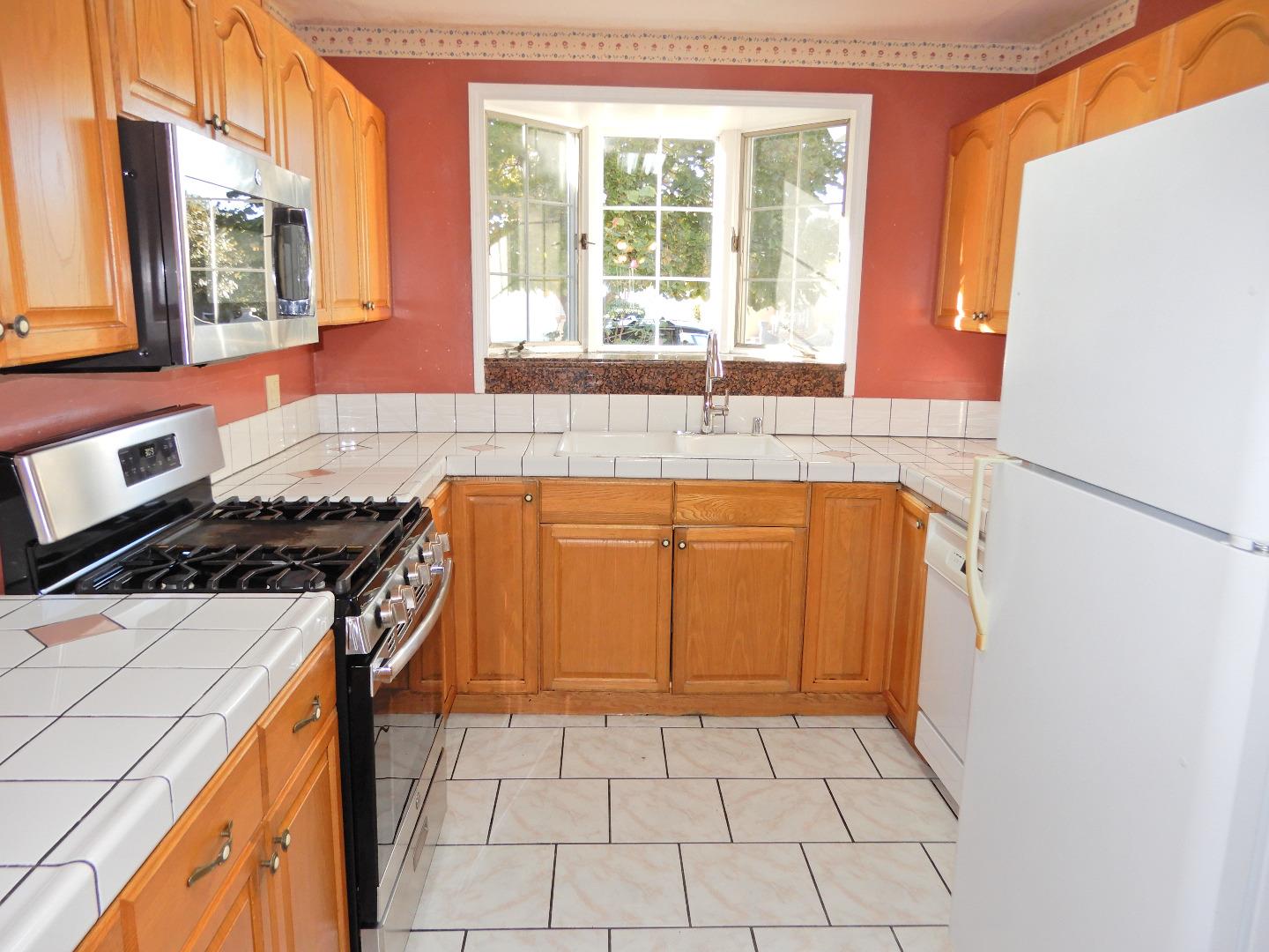 Detail Gallery Image 6 of 21 For 2060 Pulgas Ave, East Palo Alto,  CA 94303 - 4 Beds | 2 Baths