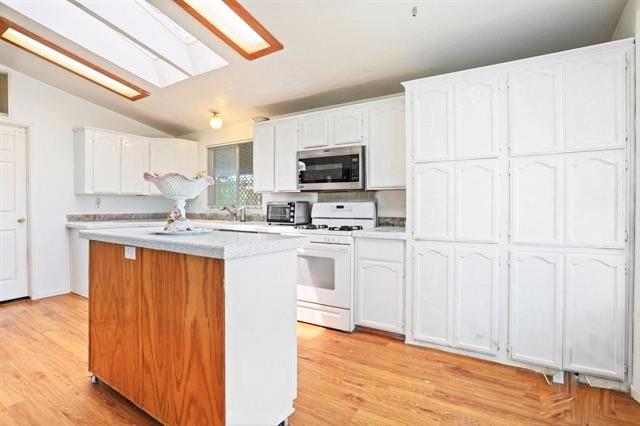 Detail Gallery Image 8 of 18 For 708 Spindrift Dr #708,  San Jose,  CA 95134 - 3 Beds | 2 Baths