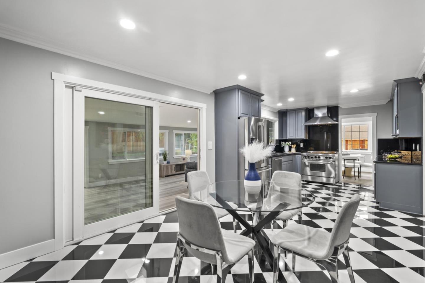 Detail Gallery Image 11 of 51 For 5150 Brookside Ln, Concord,  CA 94521 - 4 Beds | 3 Baths