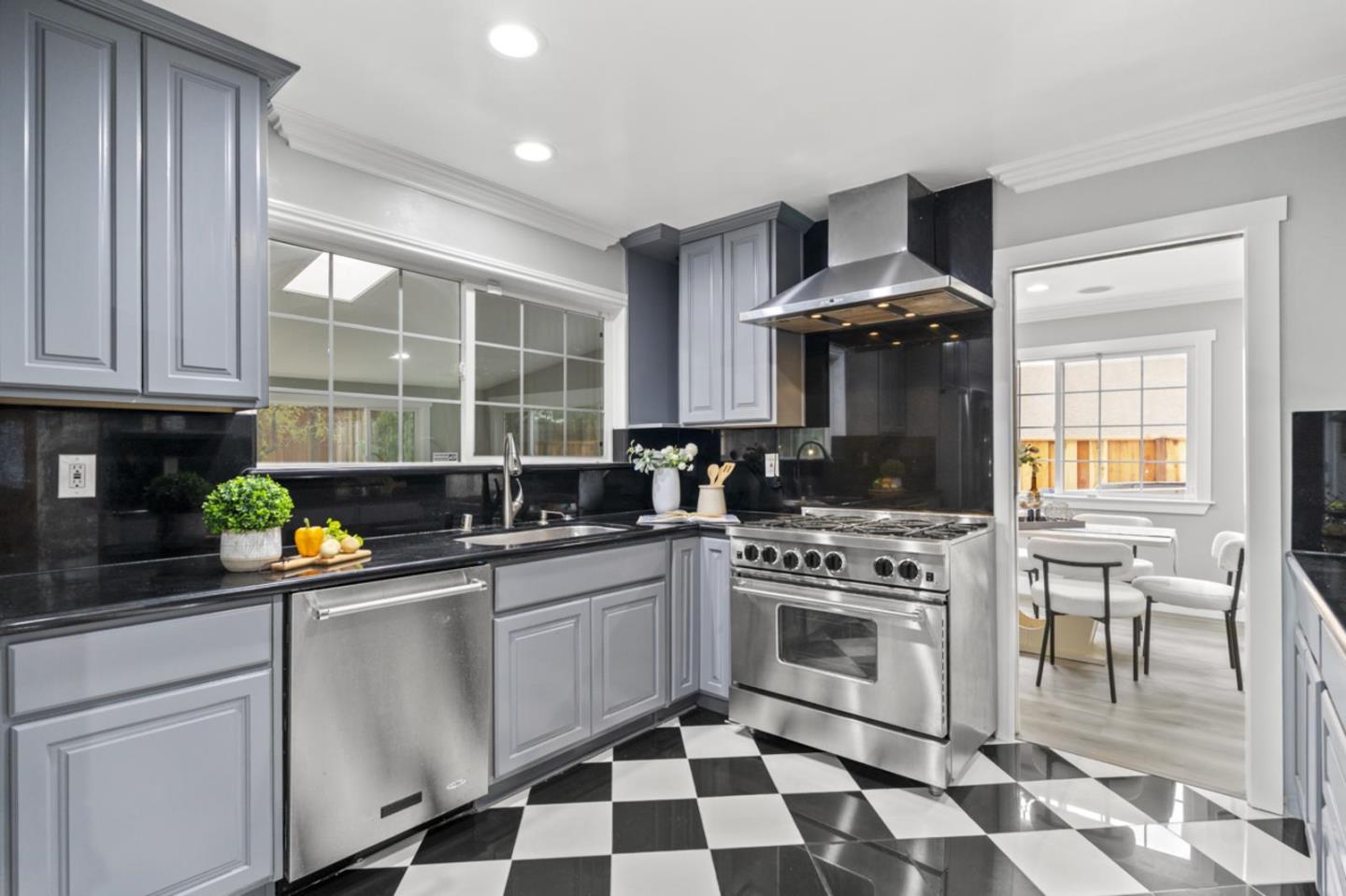 Detail Gallery Image 14 of 51 For 5150 Brookside Ln, Concord,  CA 94521 - 4 Beds | 3 Baths