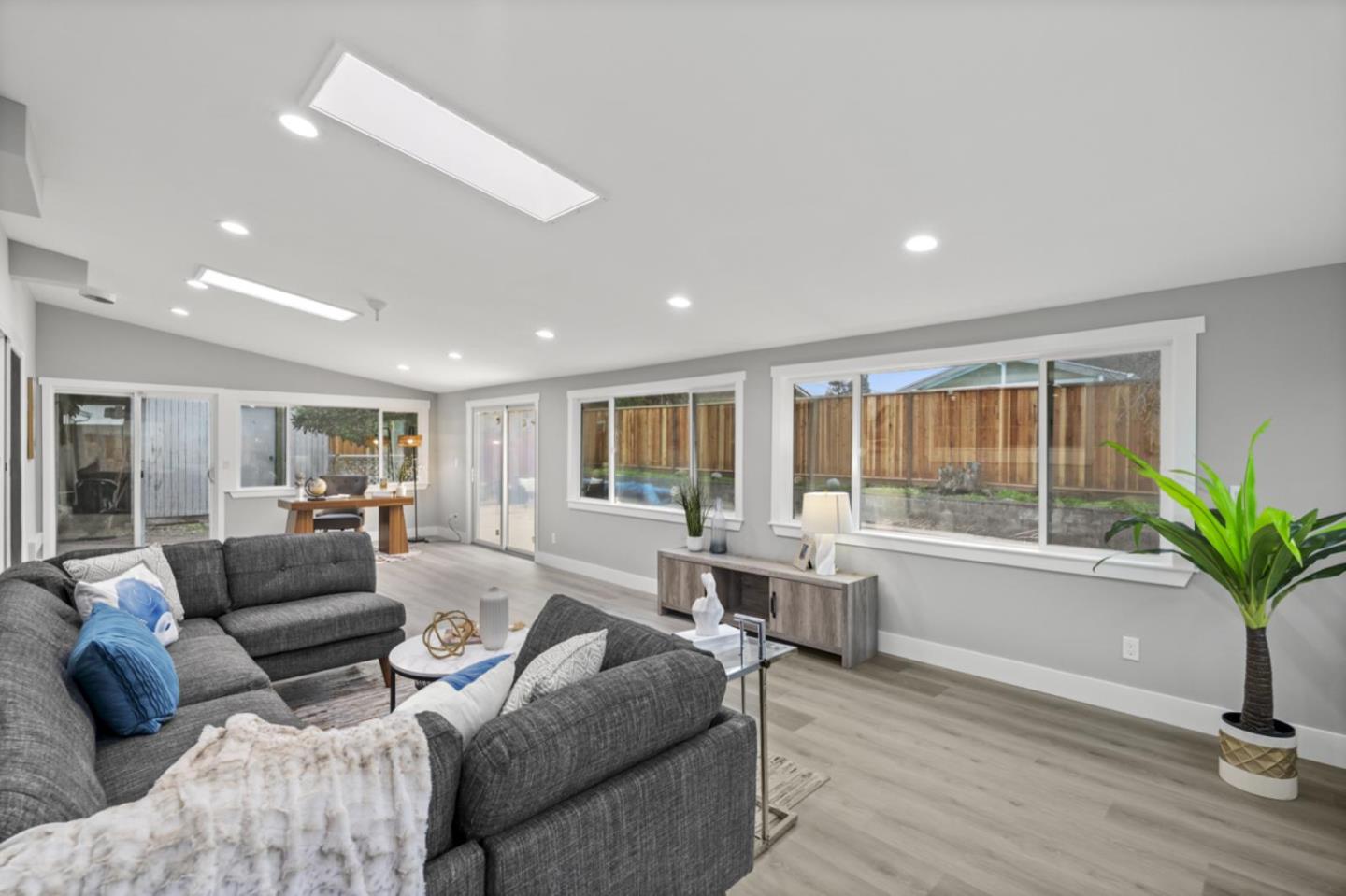 Detail Gallery Image 21 of 51 For 5150 Brookside Ln, Concord,  CA 94521 - 4 Beds | 3 Baths