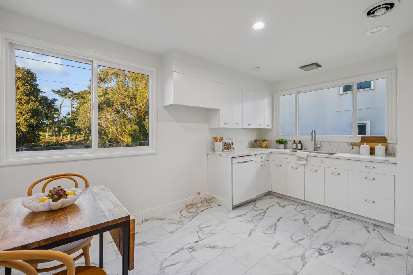 Detail Gallery Image 14 of 59 For 164 Wilshire Ave, Daly City,  CA 94015 - 2 Beds | 2 Baths