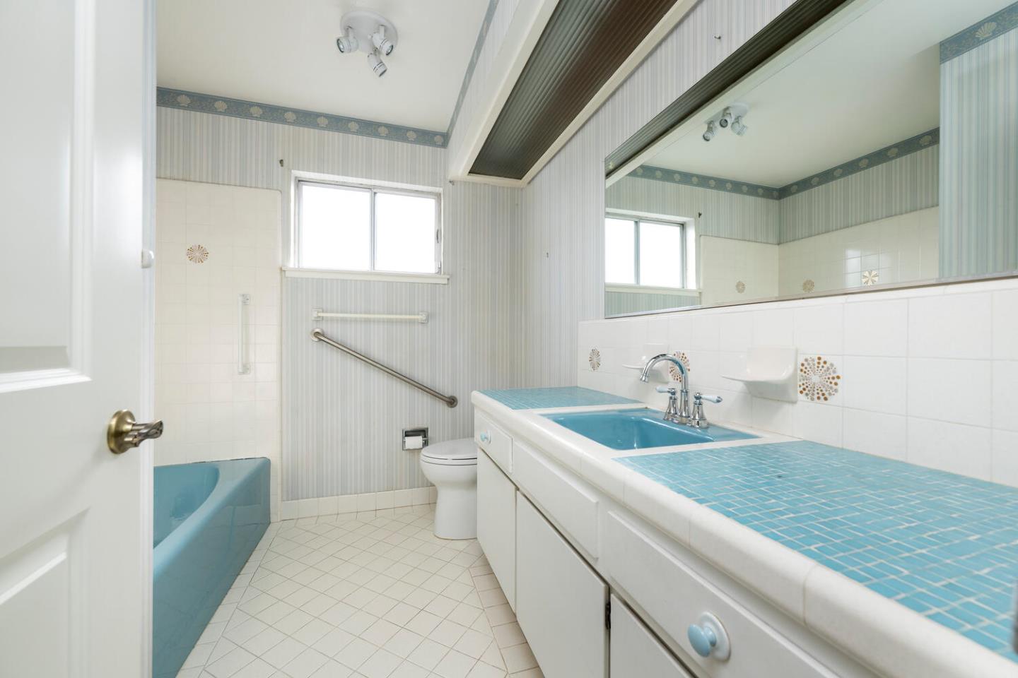 Detail Gallery Image 15 of 36 For 1033 Hewitt Dr, San Carlos,  CA 94070 - 3 Beds | 2 Baths