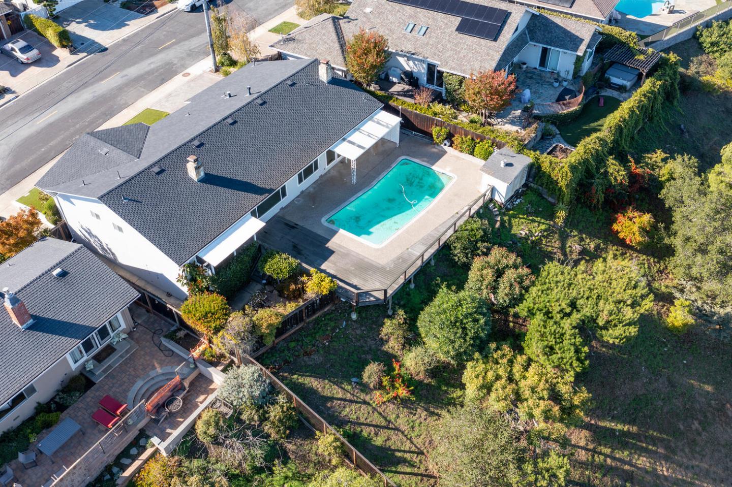 Detail Gallery Image 33 of 36 For 1033 Hewitt Dr, San Carlos,  CA 94070 - 3 Beds | 2 Baths