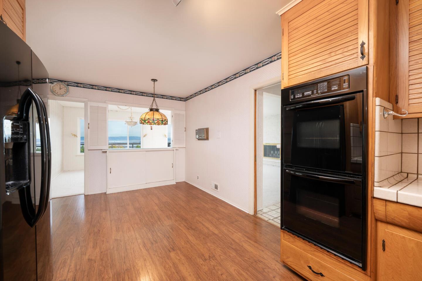 Detail Gallery Image 9 of 36 For 1033 Hewitt Dr, San Carlos,  CA 94070 - 3 Beds | 2 Baths