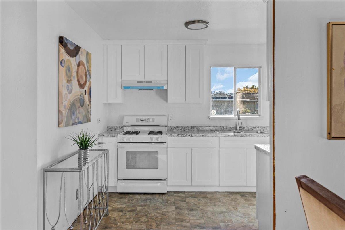 Detail Gallery Image 10 of 24 For 344 Pueblo Dr, Salinas,  CA 93906 - 3 Beds | 2 Baths