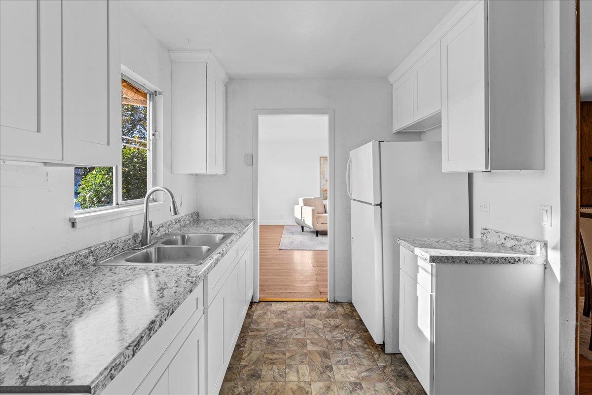 Detail Gallery Image 11 of 24 For 344 Pueblo Dr, Salinas,  CA 93906 - 3 Beds | 2 Baths