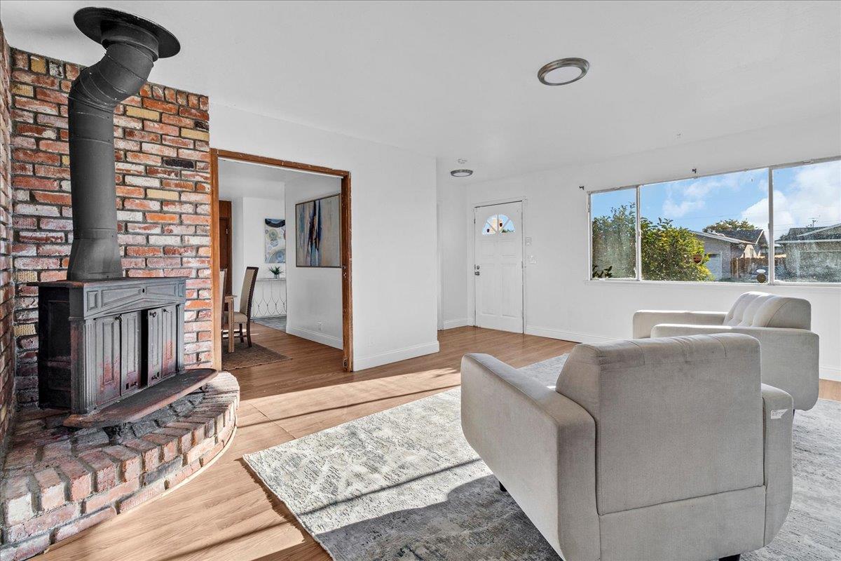 Detail Gallery Image 7 of 24 For 344 Pueblo Dr, Salinas,  CA 93906 - 3 Beds | 2 Baths