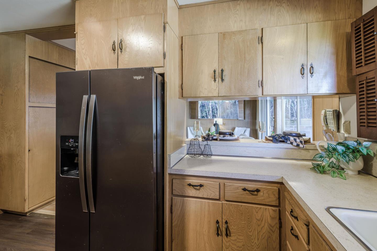 Detail Gallery Image 15 of 40 For 16 Granite Ct, San Carlos,  CA 94070 - 2 Beds | 2 Baths