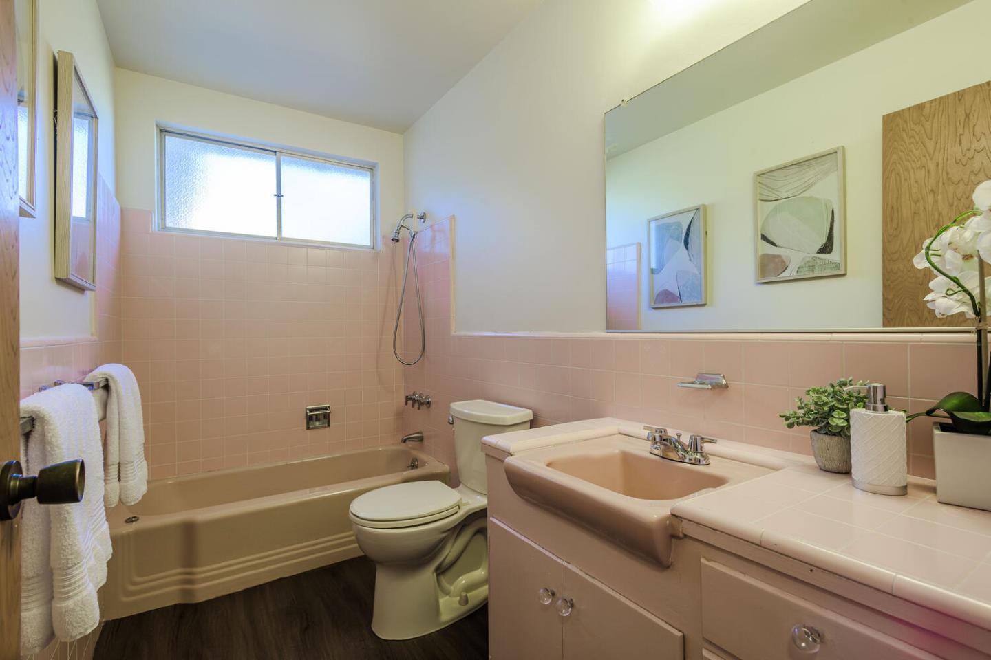 Detail Gallery Image 24 of 40 For 16 Granite Ct, San Carlos,  CA 94070 - 2 Beds | 2 Baths