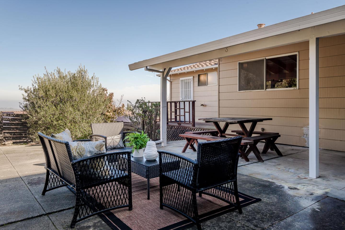 Detail Gallery Image 29 of 40 For 16 Granite Ct, San Carlos,  CA 94070 - 2 Beds | 2 Baths