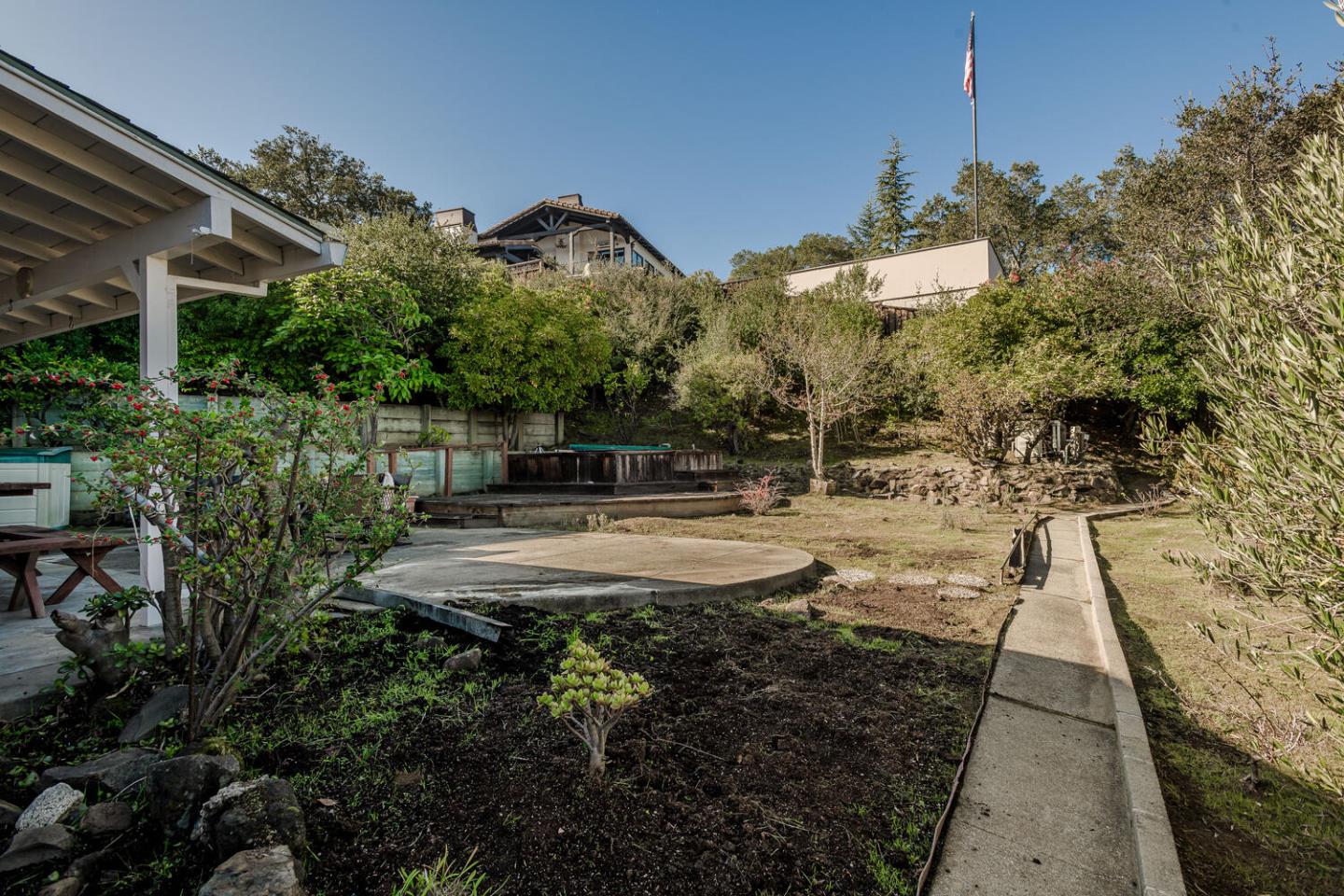 Detail Gallery Image 33 of 40 For 16 Granite Ct, San Carlos,  CA 94070 - 2 Beds | 2 Baths