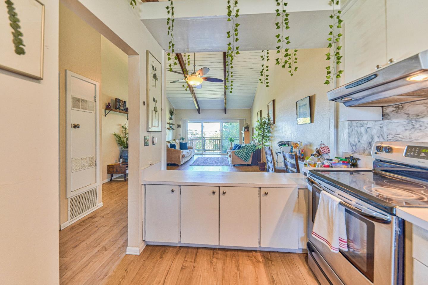 Detail Gallery Image 10 of 25 For 158 Kern St #11,  Salinas,  CA 93905 - 2 Beds | 1 Baths