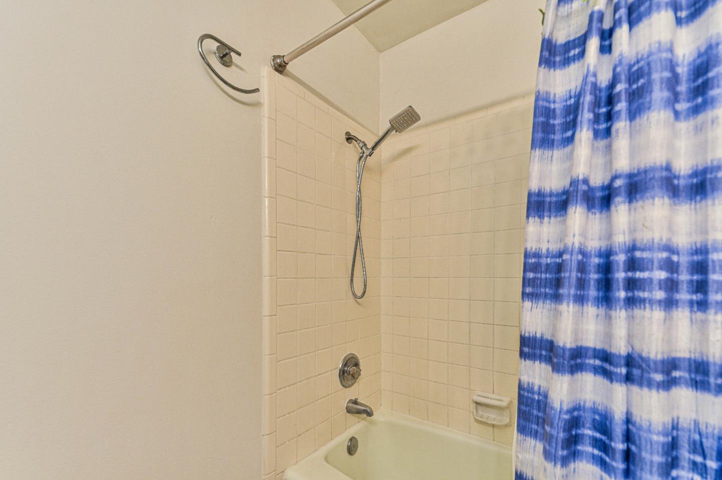 Detail Gallery Image 12 of 25 For 158 Kern St #11,  Salinas,  CA 93905 - 2 Beds | 1 Baths