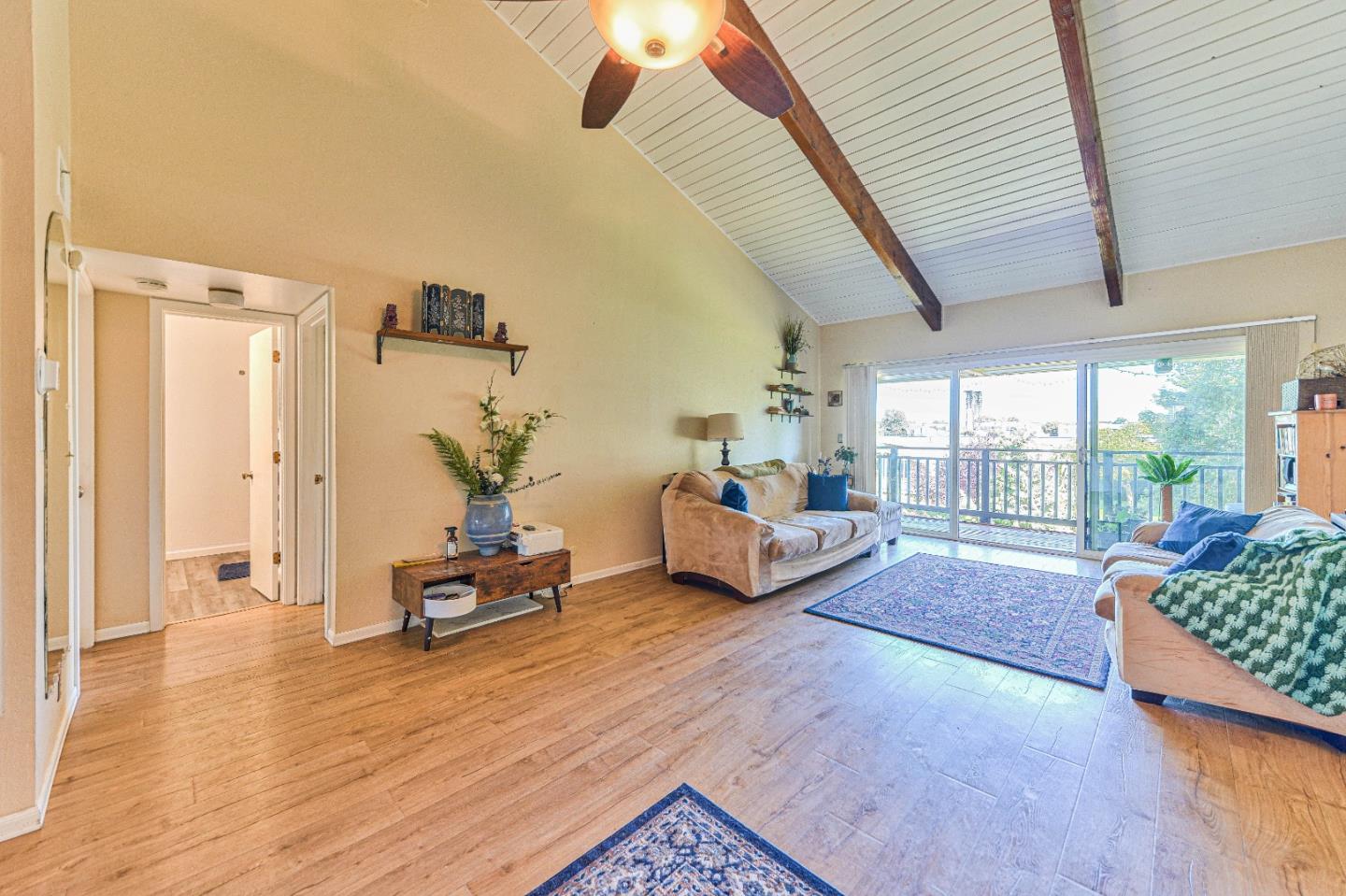 Detail Gallery Image 5 of 25 For 158 Kern St #11,  Salinas,  CA 93905 - 2 Beds | 1 Baths