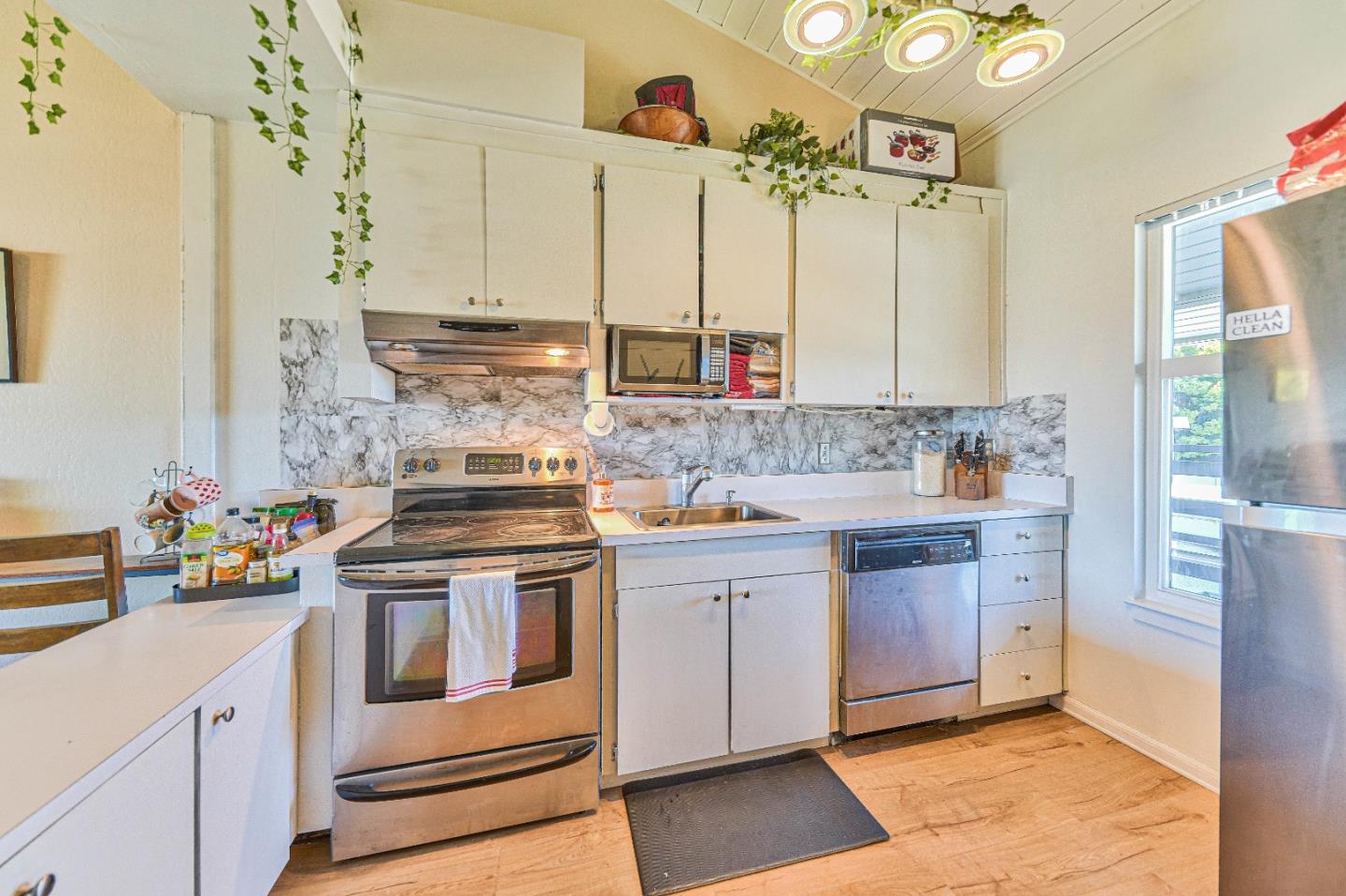 Detail Gallery Image 9 of 25 For 158 Kern St #11,  Salinas,  CA 93905 - 2 Beds | 1 Baths