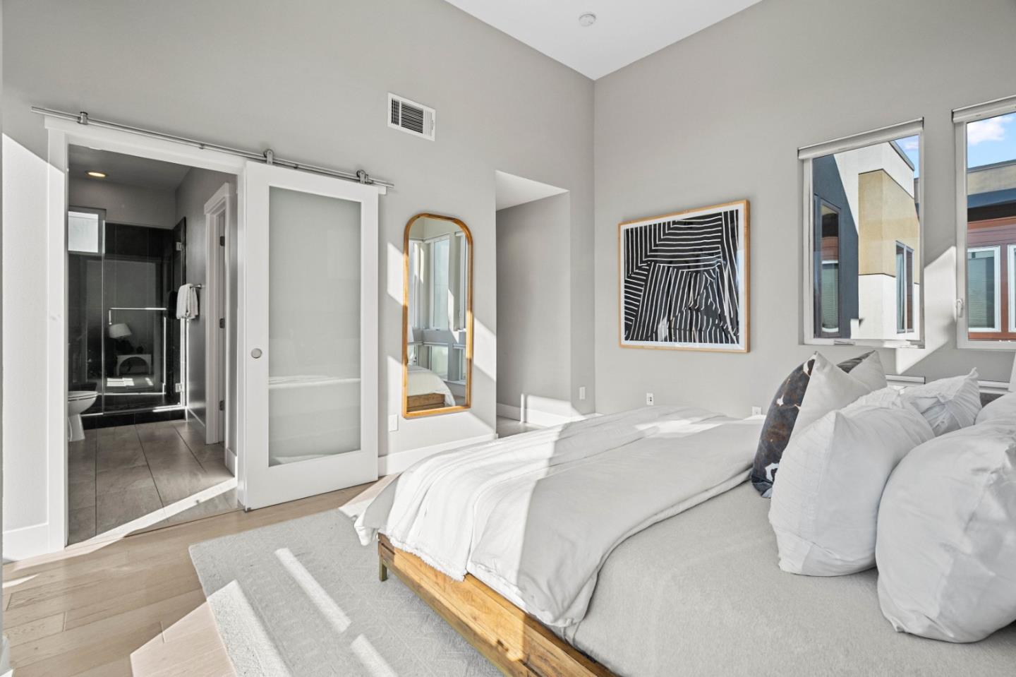 Detail Gallery Image 11 of 29 For 630 Warren St, Redwood City,  CA 94063 - 3 Beds | 3/1 Baths