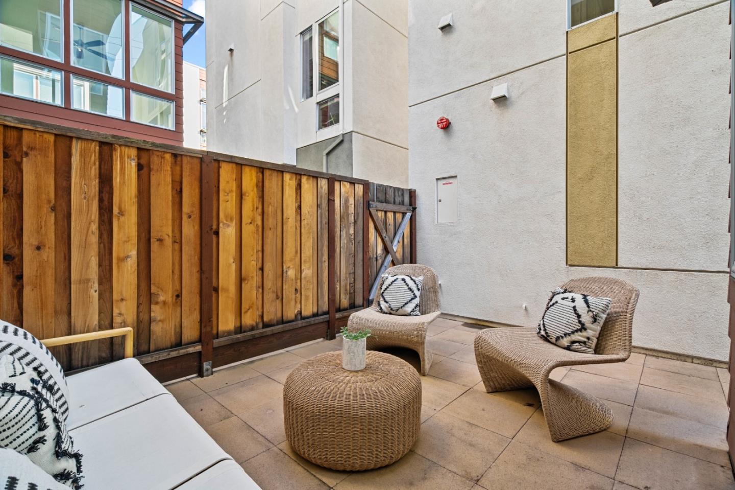 Detail Gallery Image 22 of 29 For 630 Warren St, Redwood City,  CA 94063 - 3 Beds | 3/1 Baths