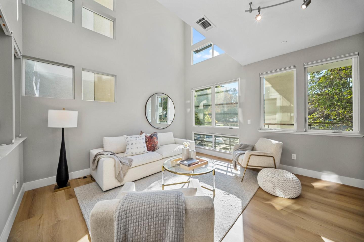 Detail Gallery Image 3 of 29 For 630 Warren St, Redwood City,  CA 94063 - 3 Beds | 3/1 Baths