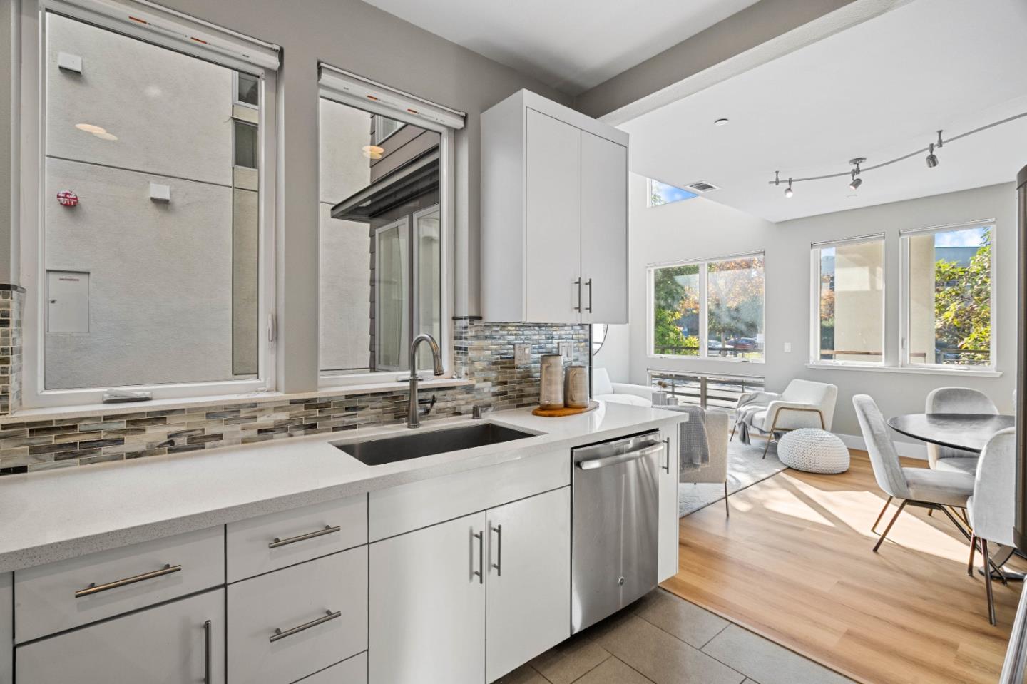 Detail Gallery Image 6 of 29 For 630 Warren St, Redwood City,  CA 94063 - 3 Beds | 3/1 Baths