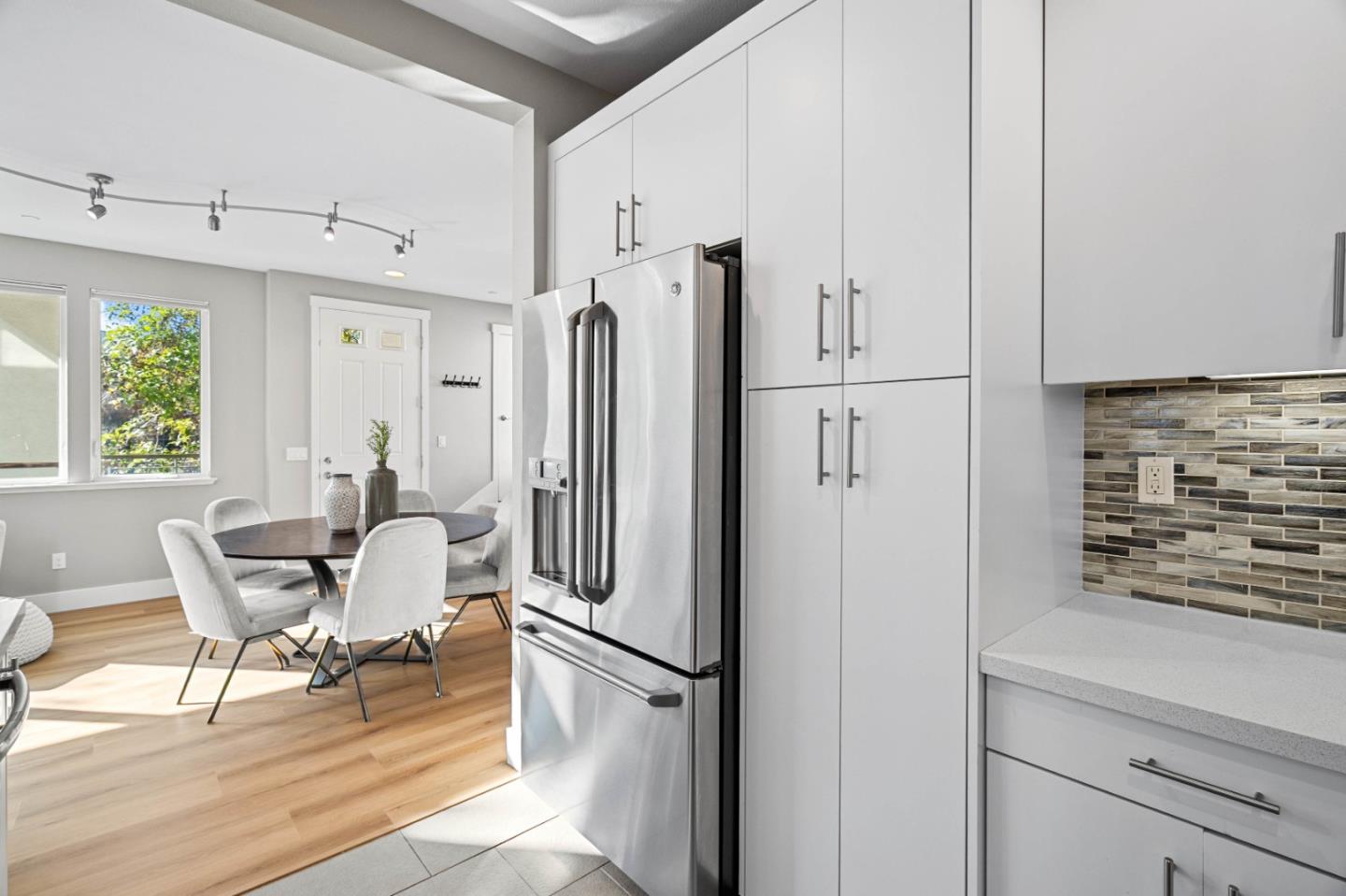 Detail Gallery Image 8 of 29 For 630 Warren St, Redwood City,  CA 94063 - 3 Beds | 3/1 Baths