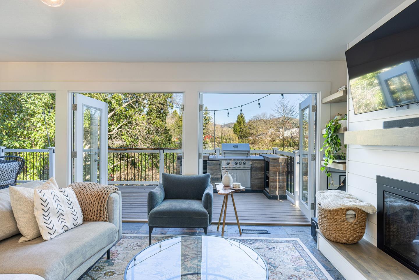 Detail Gallery Image 10 of 29 For 5914 Channel Dr, Santa Rosa,  CA 95409 - 3 Beds | 2 Baths