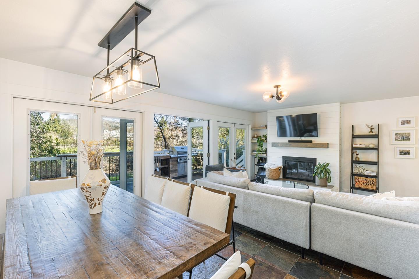 Detail Gallery Image 2 of 29 For 5914 Channel Dr, Santa Rosa,  CA 95409 - 3 Beds | 2 Baths