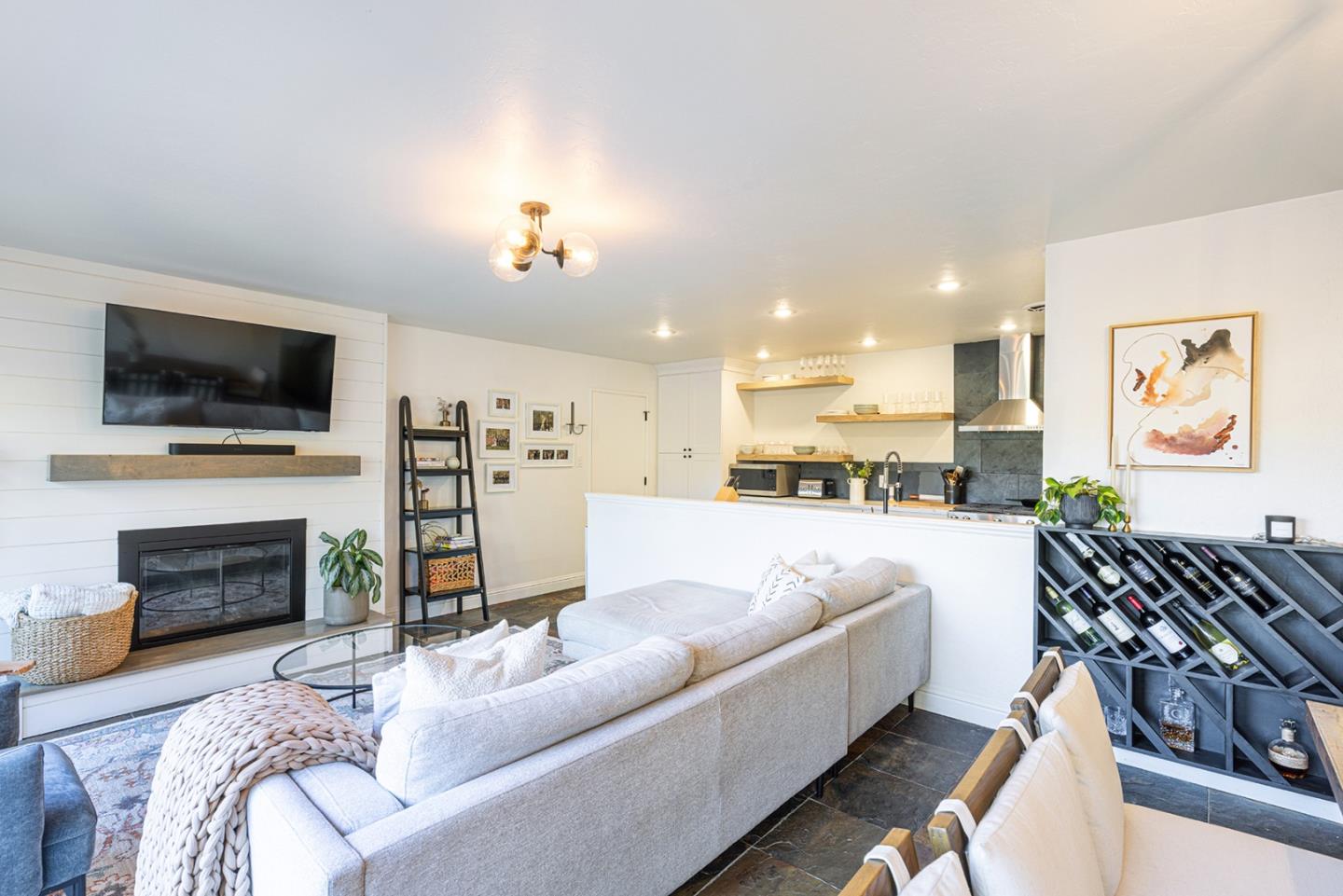 Detail Gallery Image 3 of 29 For 5914 Channel Dr, Santa Rosa,  CA 95409 - 3 Beds | 2 Baths