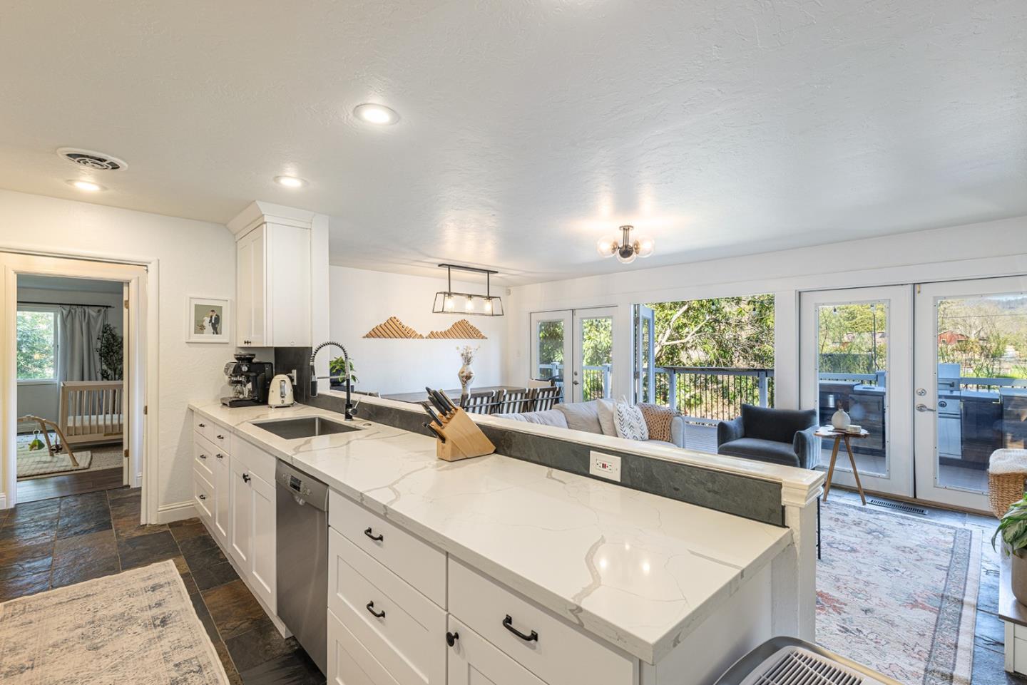 Detail Gallery Image 7 of 29 For 5914 Channel Dr, Santa Rosa,  CA 95409 - 3 Beds | 2 Baths