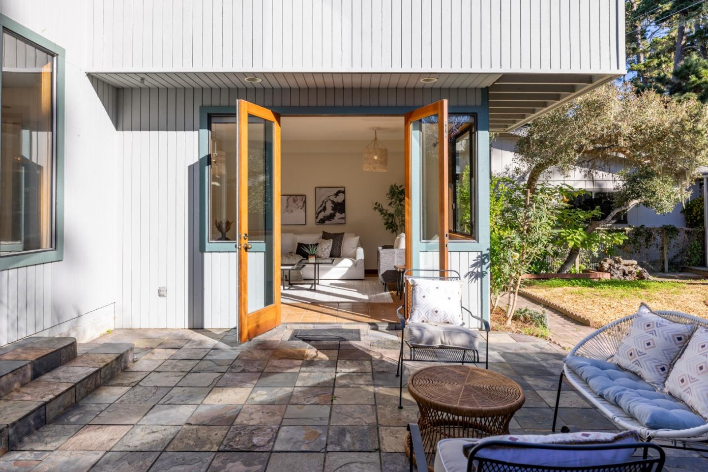 Detail Gallery Image 17 of 43 For 1107 Austin Ave, Pacific Grove,  CA 93950 - 3 Beds | 2/1 Baths