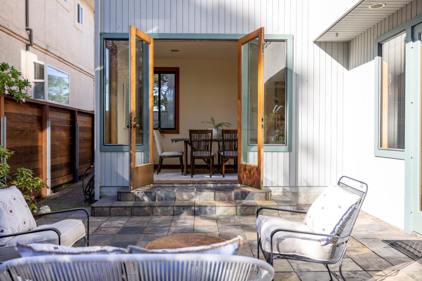 Detail Gallery Image 18 of 43 For 1107 Austin Ave, Pacific Grove,  CA 93950 - 3 Beds | 2/1 Baths