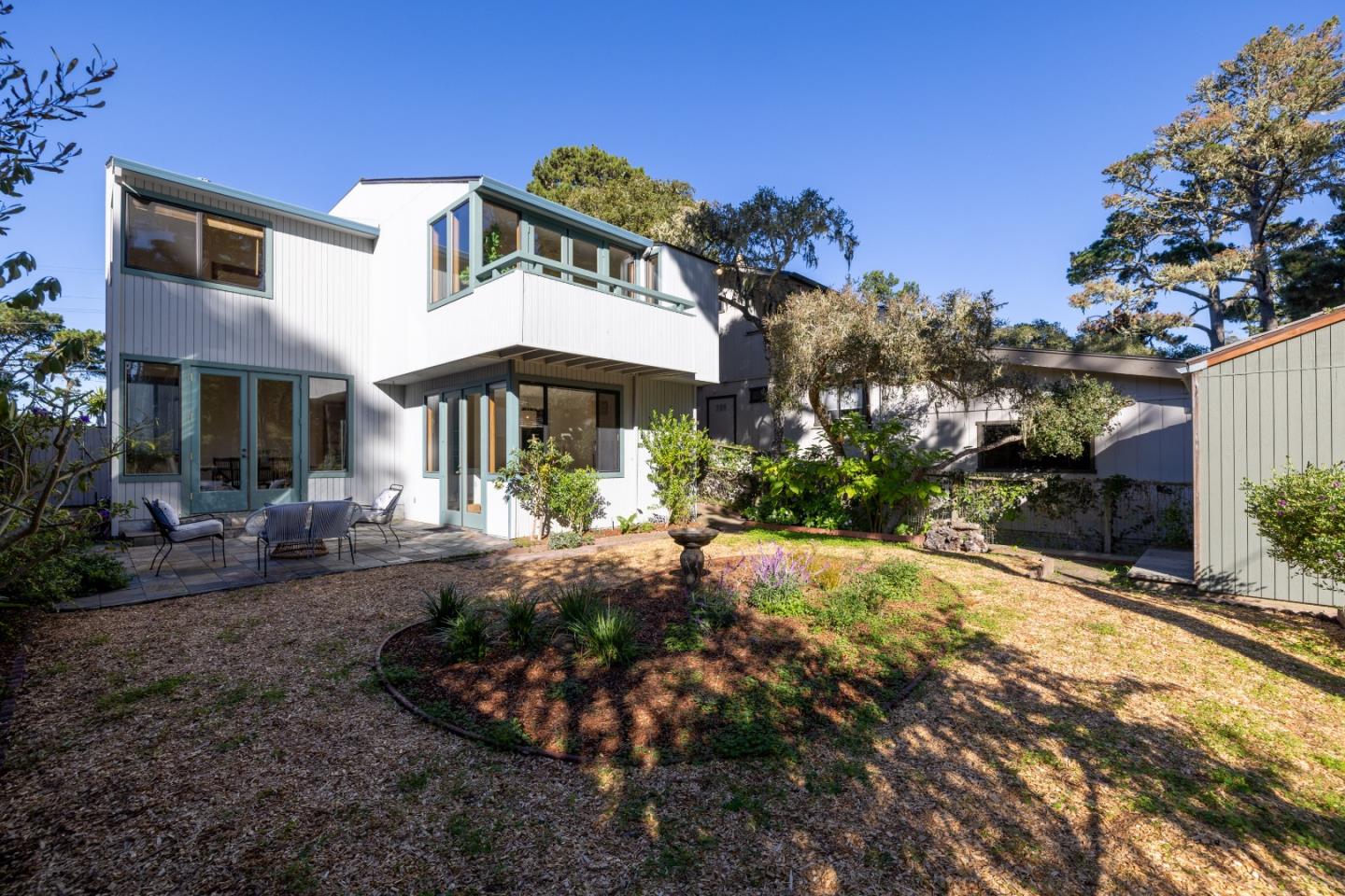 Detail Gallery Image 23 of 43 For 1107 Austin Ave, Pacific Grove,  CA 93950 - 3 Beds | 2/1 Baths