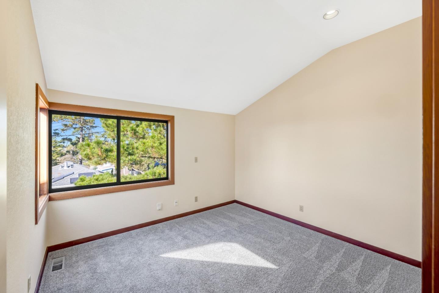 Detail Gallery Image 33 of 43 For 1107 Austin Ave, Pacific Grove,  CA 93950 - 3 Beds | 2/1 Baths