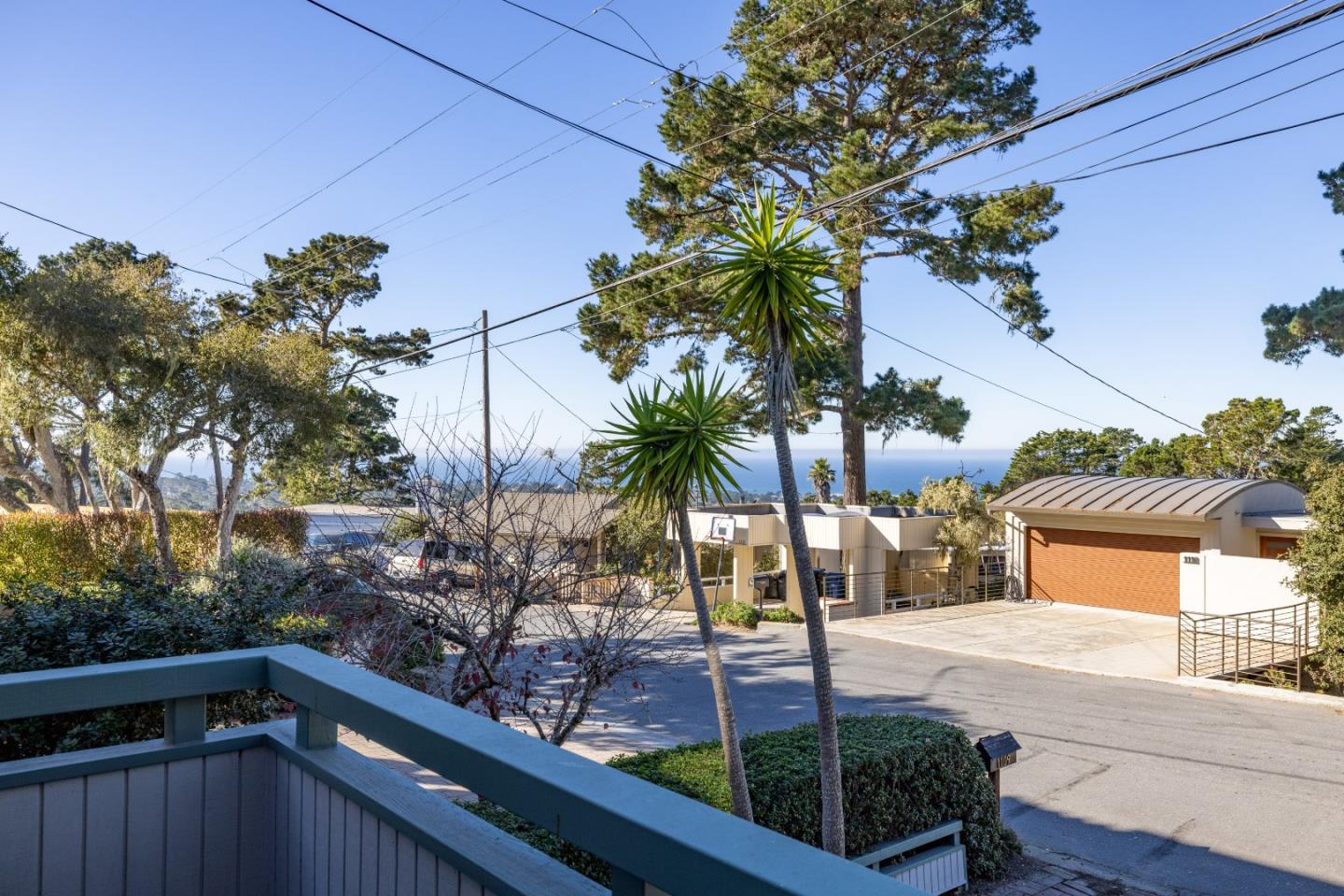 Detail Gallery Image 4 of 43 For 1107 Austin Ave, Pacific Grove,  CA 93950 - 3 Beds | 2/1 Baths