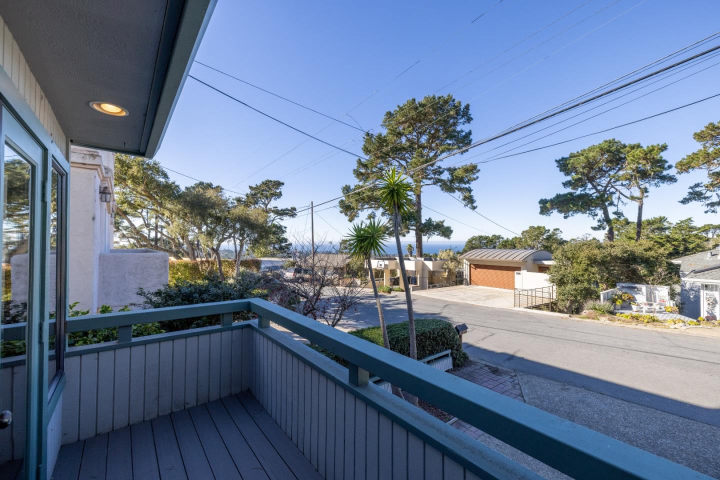 Detail Gallery Image 5 of 43 For 1107 Austin Ave, Pacific Grove,  CA 93950 - 3 Beds | 2/1 Baths