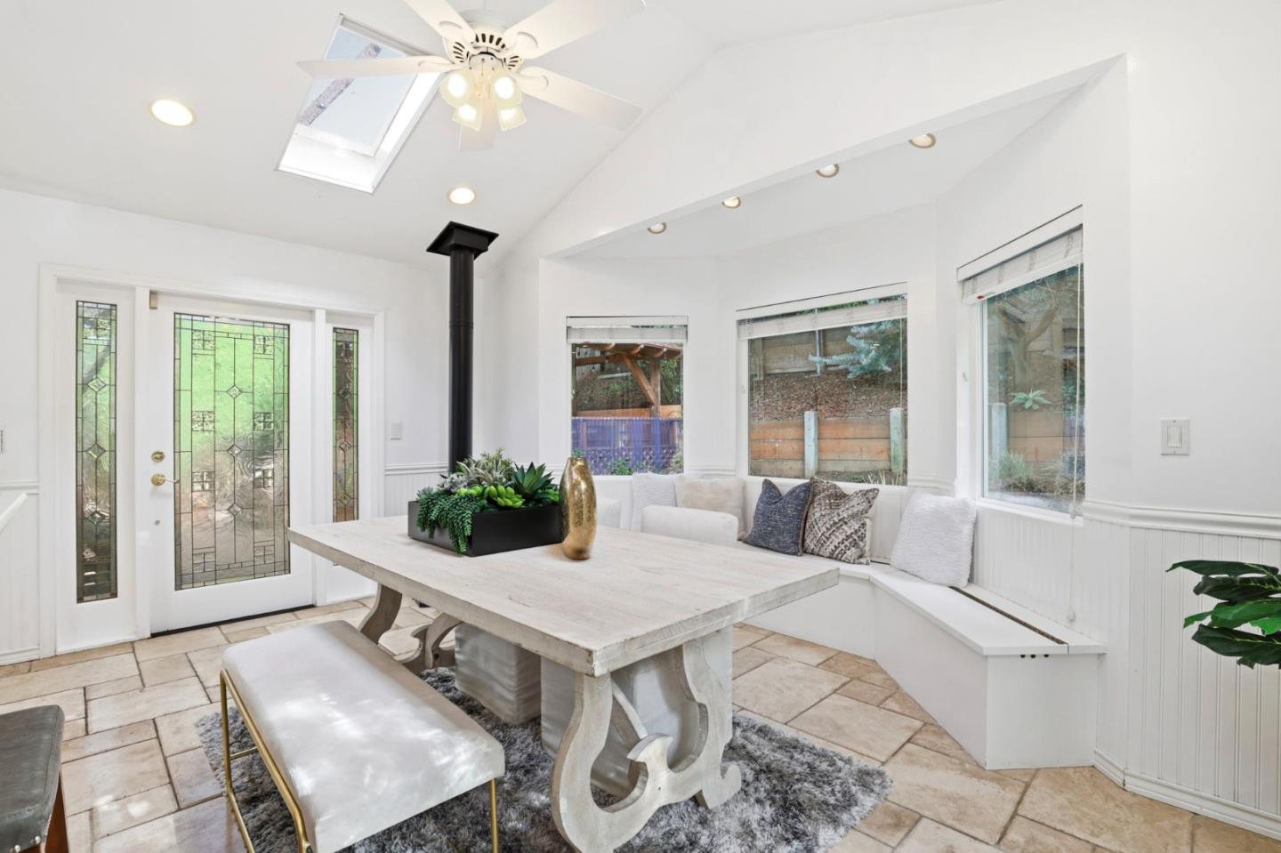 Detail Gallery Image 13 of 33 For 5 Hibbert Ct, Pacifica,  CA 94044 - 4 Beds | 2 Baths