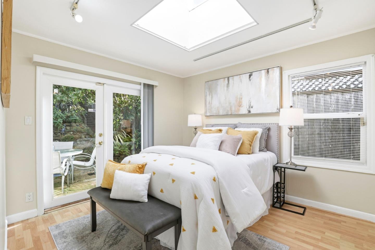 Detail Gallery Image 19 of 33 For 5 Hibbert Ct, Pacifica,  CA 94044 - 4 Beds | 2 Baths