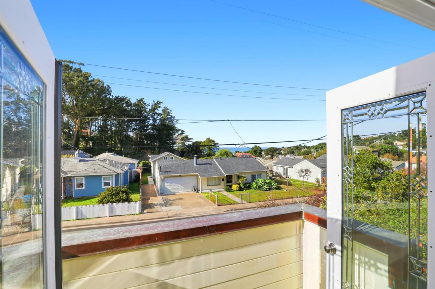 Detail Gallery Image 2 of 33 For 5 Hibbert Ct, Pacifica,  CA 94044 - 4 Beds | 2 Baths