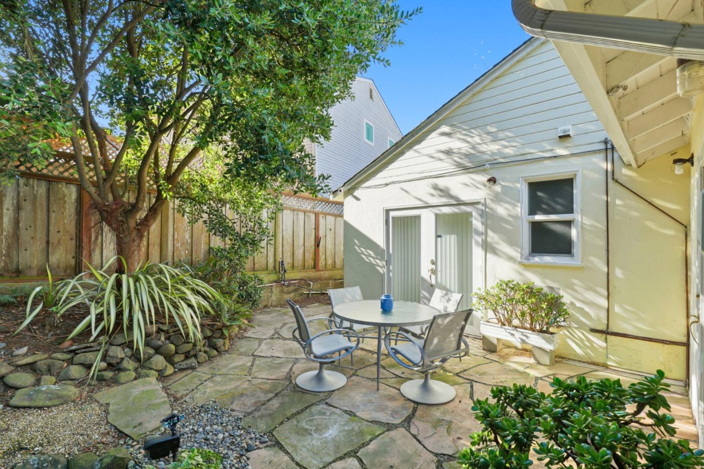 Detail Gallery Image 21 of 33 For 5 Hibbert Ct, Pacifica,  CA 94044 - 4 Beds | 2 Baths