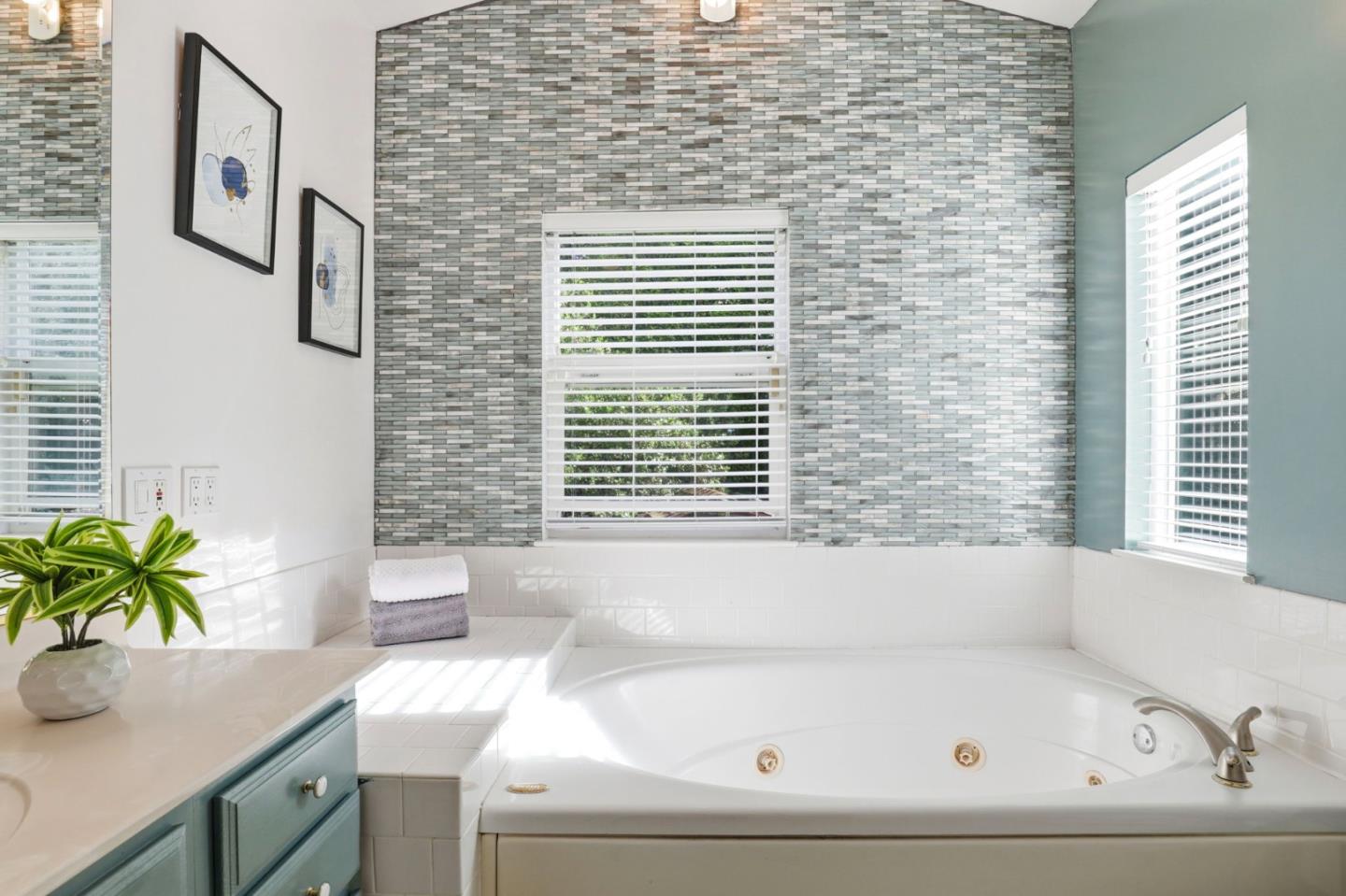 Detail Gallery Image 27 of 33 For 5 Hibbert Ct, Pacifica,  CA 94044 - 4 Beds | 2 Baths