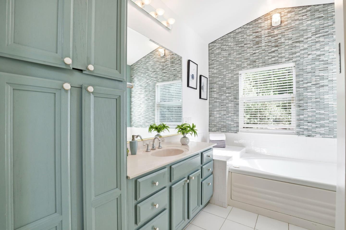 Detail Gallery Image 28 of 33 For 5 Hibbert Ct, Pacifica,  CA 94044 - 4 Beds | 2 Baths