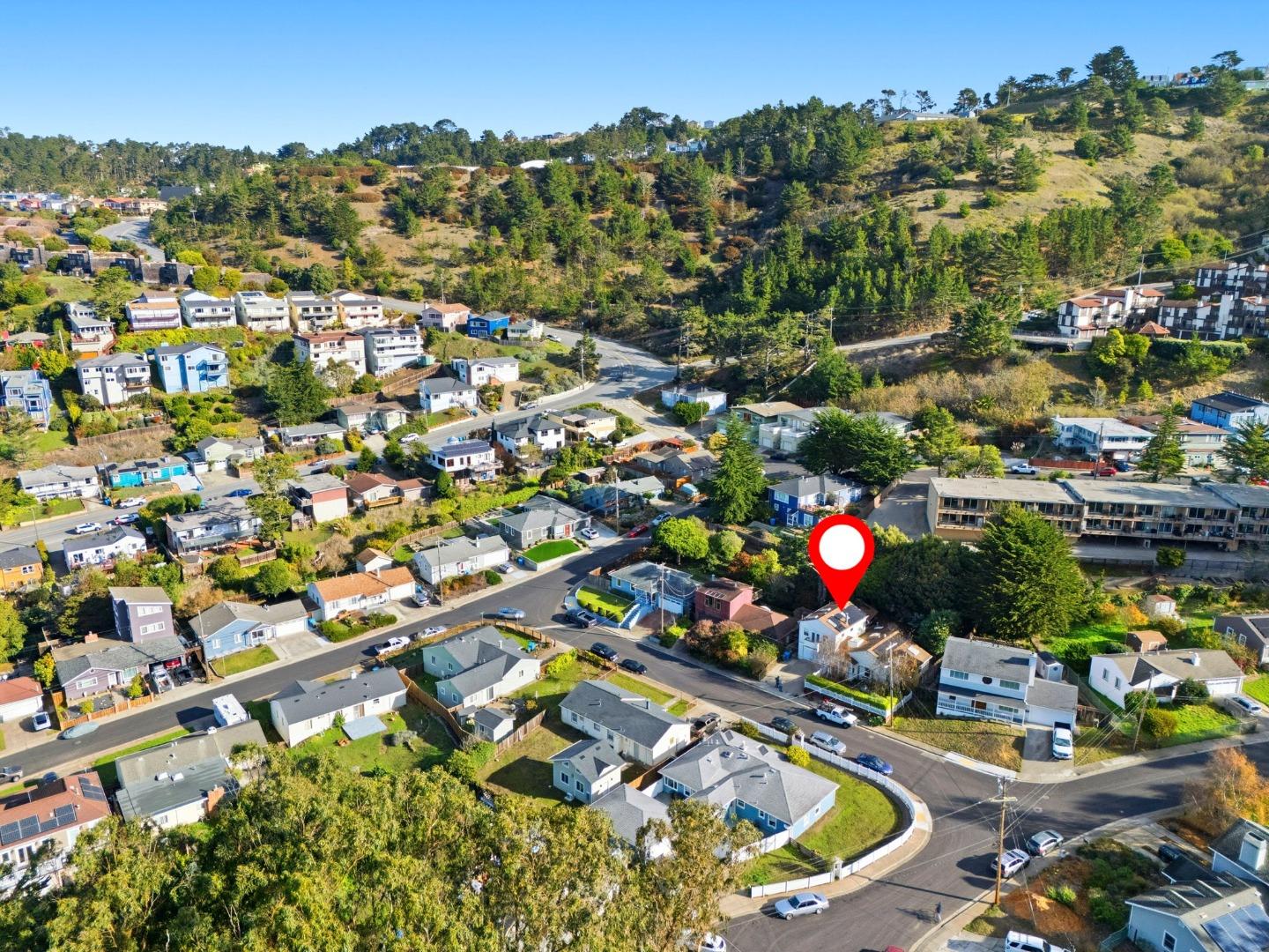 Detail Gallery Image 4 of 33 For 5 Hibbert Ct, Pacifica,  CA 94044 - 4 Beds | 2 Baths