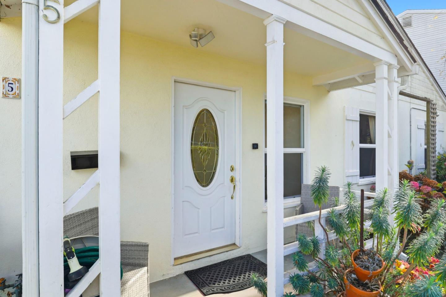 Detail Gallery Image 6 of 33 For 5 Hibbert Ct, Pacifica,  CA 94044 - 4 Beds | 2 Baths