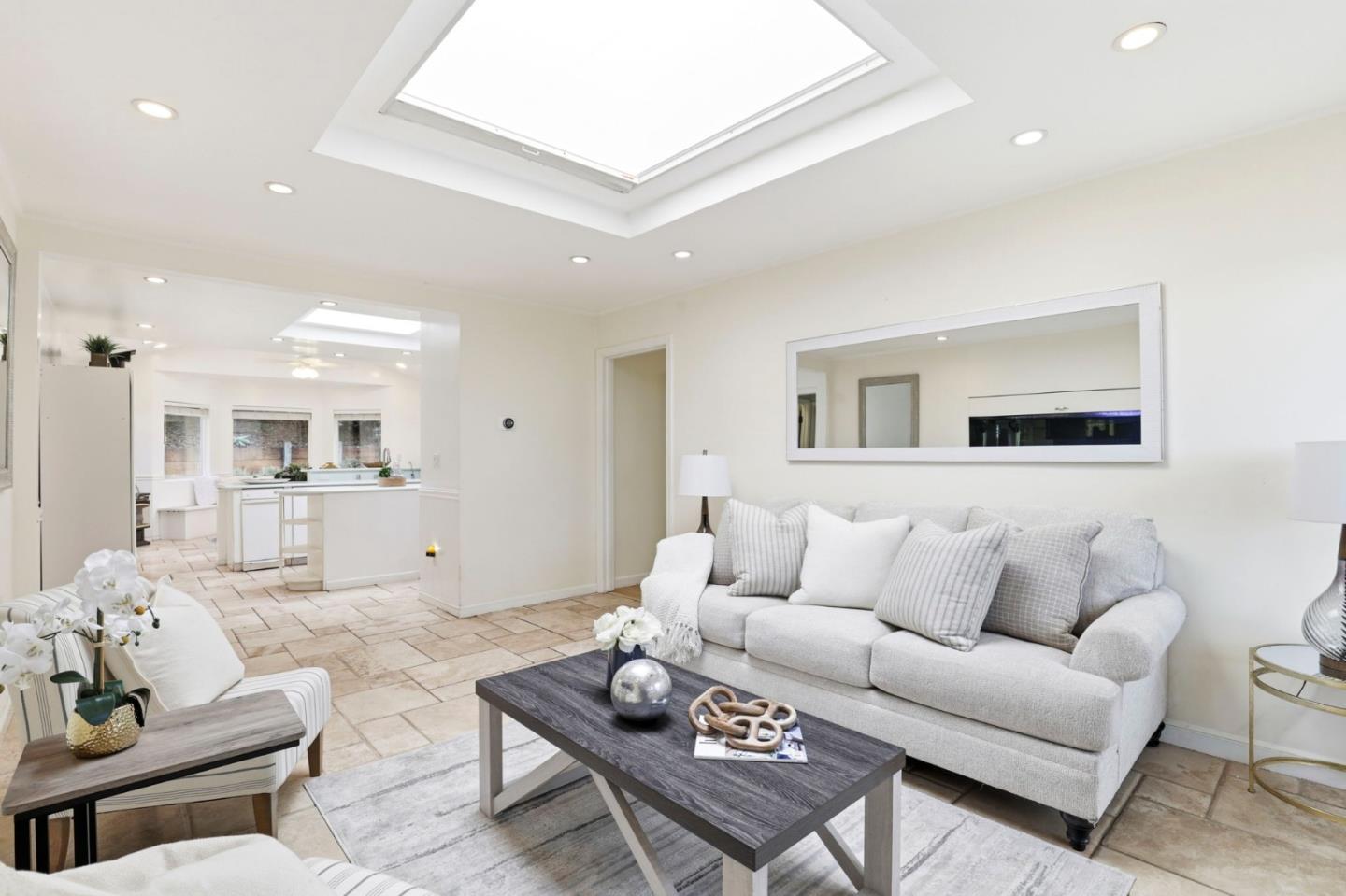 Detail Gallery Image 7 of 33 For 5 Hibbert Ct, Pacifica,  CA 94044 - 4 Beds | 2 Baths