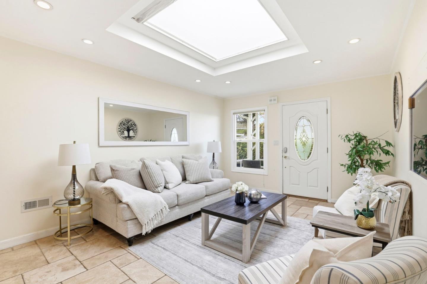 Detail Gallery Image 8 of 33 For 5 Hibbert Ct, Pacifica,  CA 94044 - 4 Beds | 2 Baths