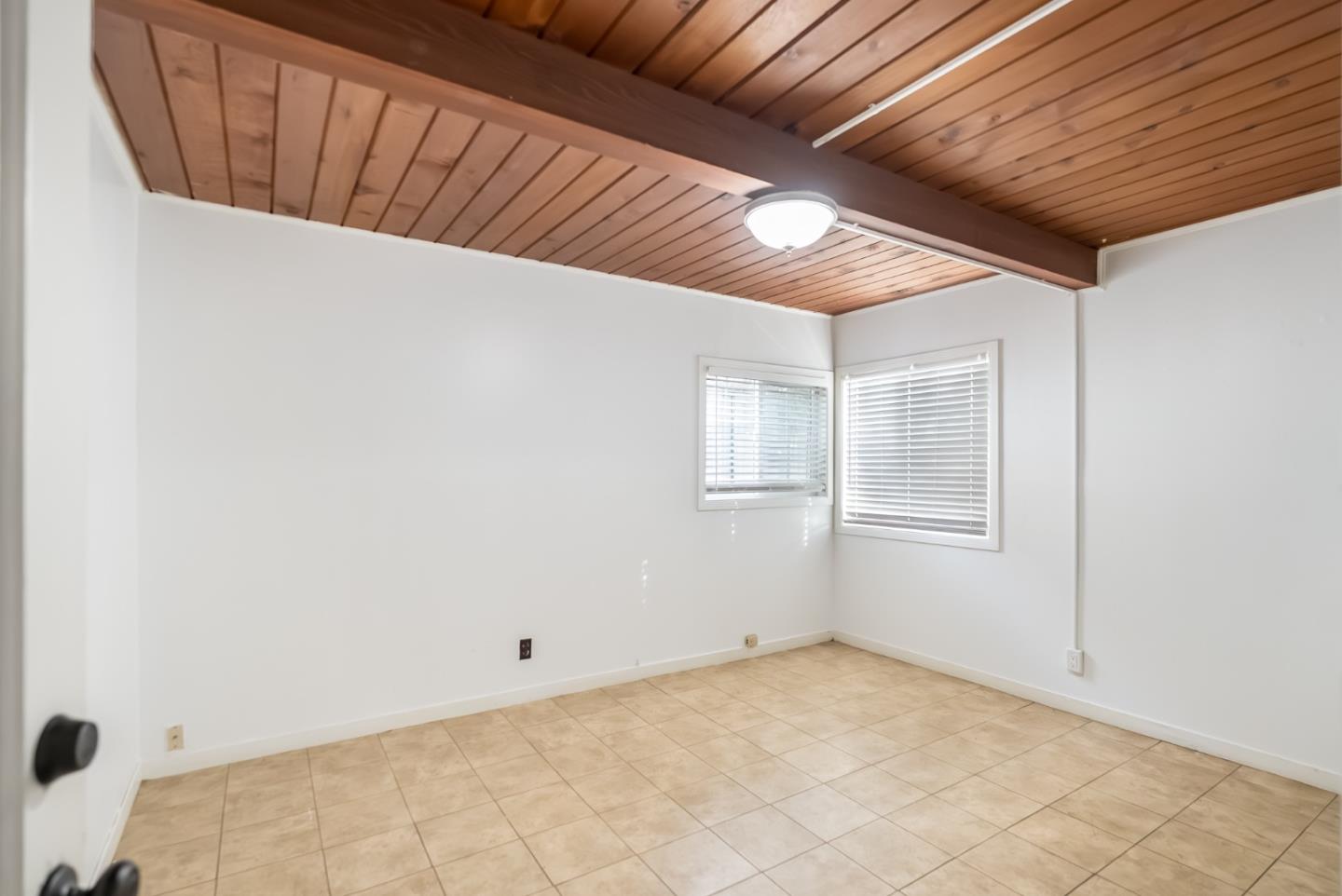 Detail Gallery Image 9 of 32 For 14504 Jerilyn Dr, San Jose,  CA 95127 - 7 Beds | 3/1 Baths